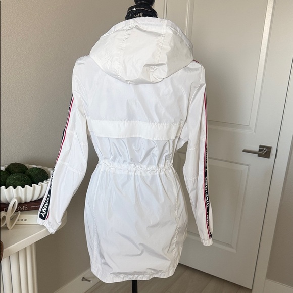 Tommy Hilfiger White Hooded Ski Jacket - Picture 4 of 7